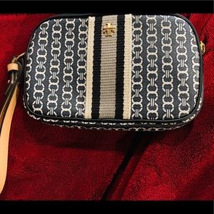 Authentic Tory Burch Gemini Link Wristlet